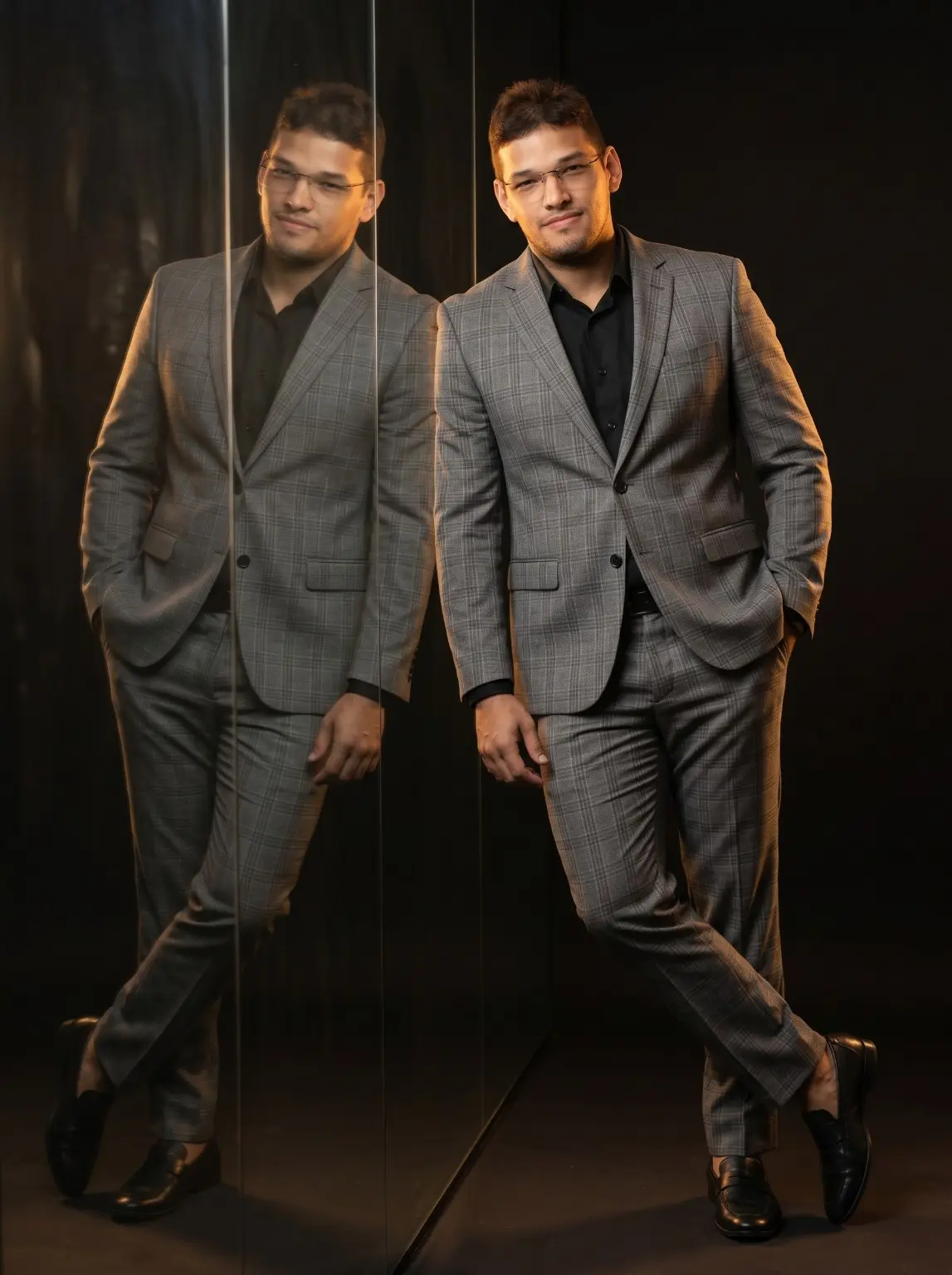 Igor Sousa em retrato profissional com traje social